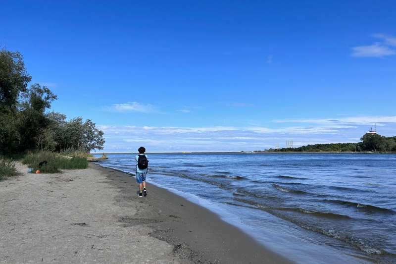 chłopiec plaża pierwszy dzien matki