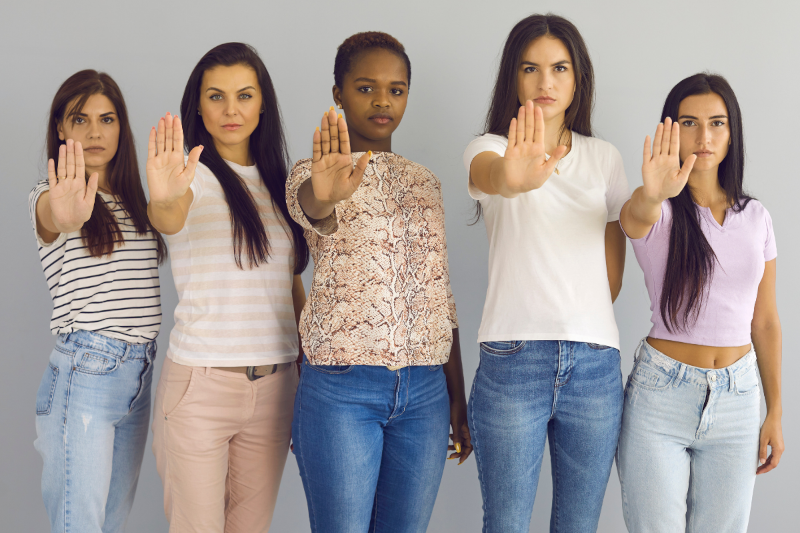 projekt #Mocniejsza kobiety gest dłoni stop